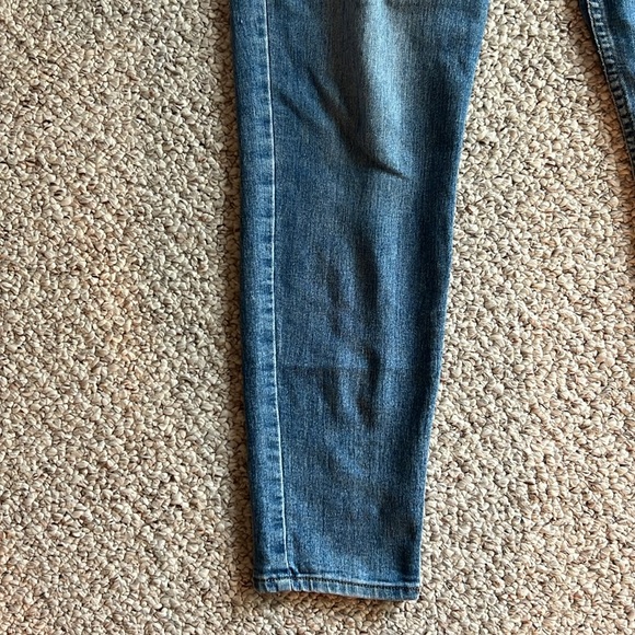 H&M DIVIDED HIGH RISE BUTTON SIZE 10 MEDIUM BLUE JEANS - Picture 4 of 5